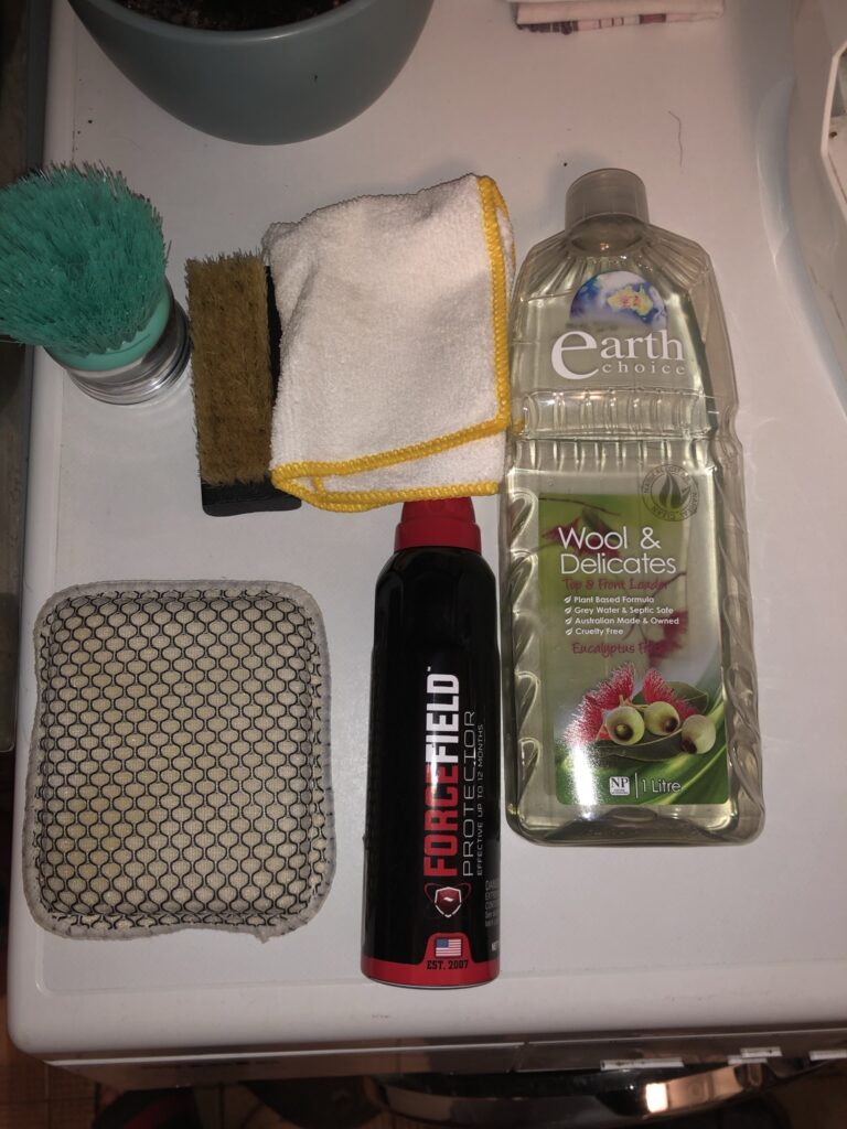 shoe cleaning utensils
